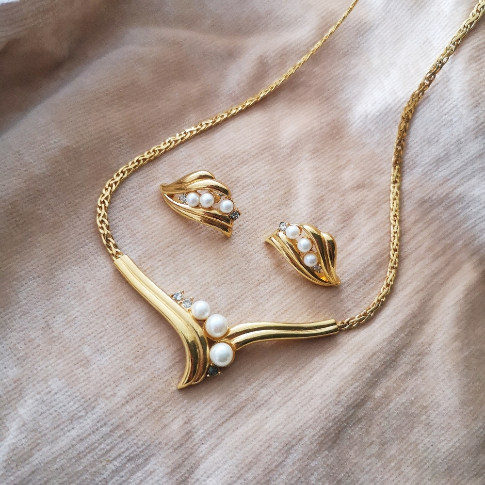 Vintage Gold, Rhinestone & Pearl Necklace Set